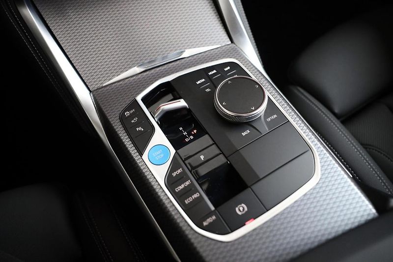 BMW i4 M60 xDrive - fotka 10 z 30