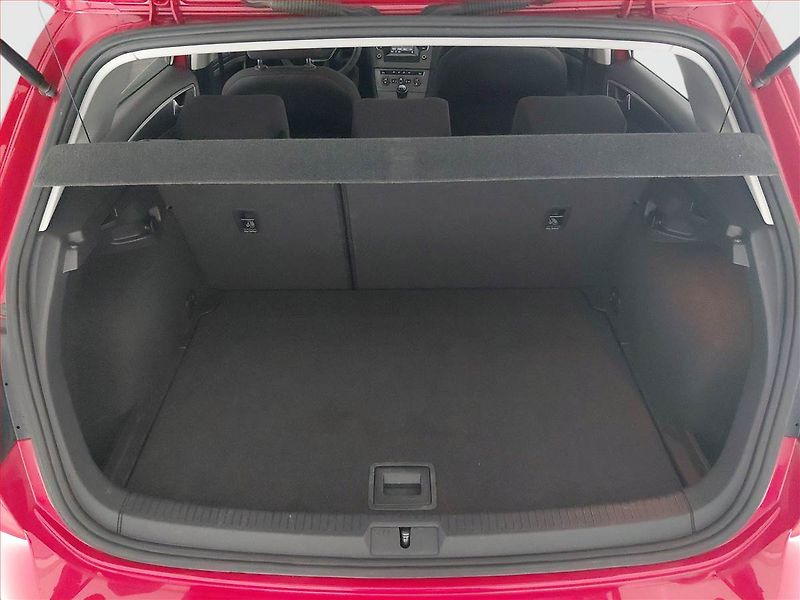 Volkswagen Golf (2013) 1.2 TSI, ČR,1.maj - fotka 14 z 16