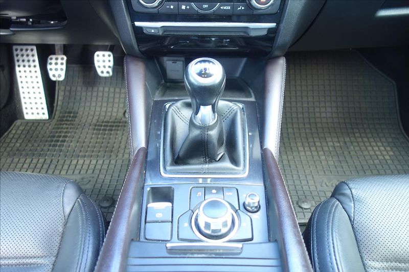 Mazda 6 2,2 D 129KW, SERV.KN., REVO. - fotka 24 z 39