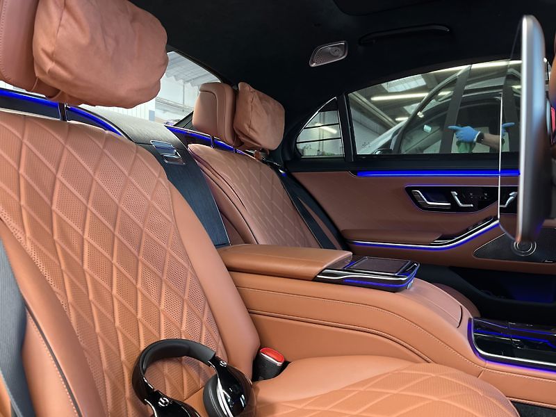 Mercedes-Benz Třídy S 400d 4MATIC L AMG Line Chauffe - fotka 19 z 25