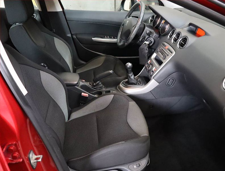 Peugeot 308 (2012) 1.6 HDi, nová STK - fotka 9 z 18