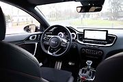 Kia ProCeed GT 1.6 TGDi - interiér.
