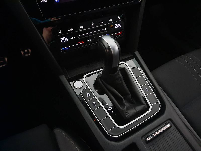 Volkswagen Passat (2023) 2.0 TDI 4Motion (147kW/200k) D - fotka 13 z 26
