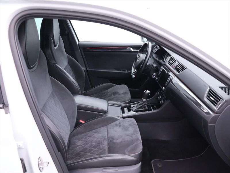 Škoda Superb 2,0 TSI 206kW 4x4 DSG Sportlin - fotka 10 z 26