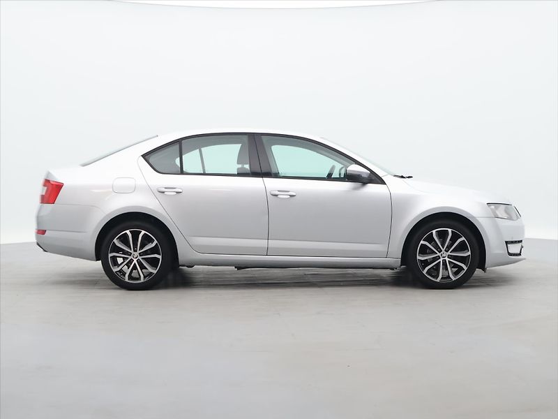 Škoda Octavia 1,6 TDI 77 kW Elegance Aut.kli - fotka 8 z 29