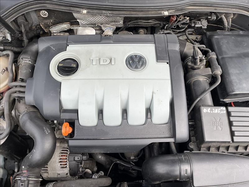 Volkswagen Passat 1,9 TDi KLIMA ROZVODY - fotka 27 z 32