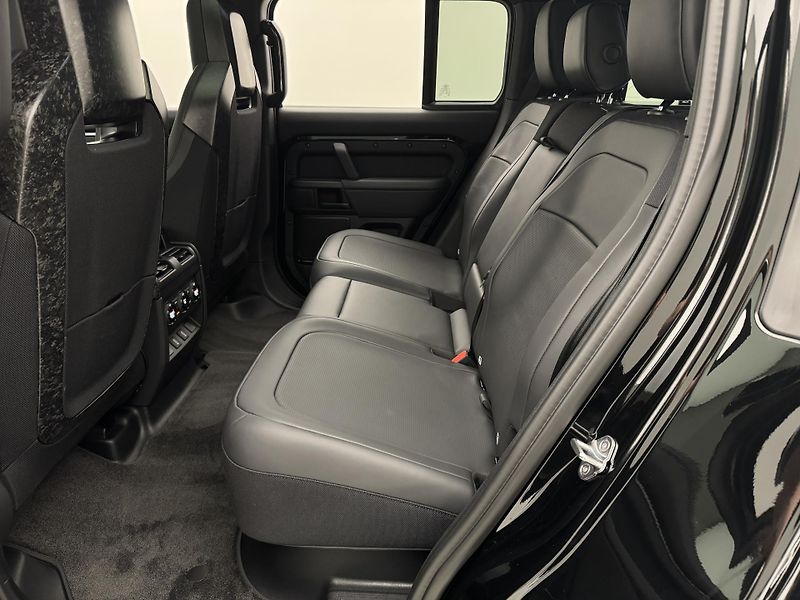 Land Rover Defender (2026) OCTA BLACK AWD AUT - fotka 6 z 82