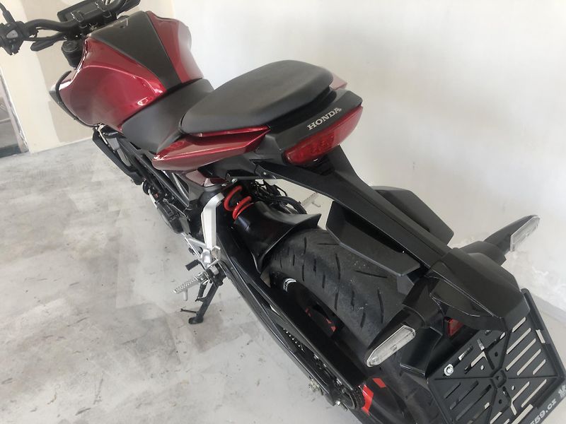 Honda CB 125 R Neo Sports Café - fotka 14 z 19