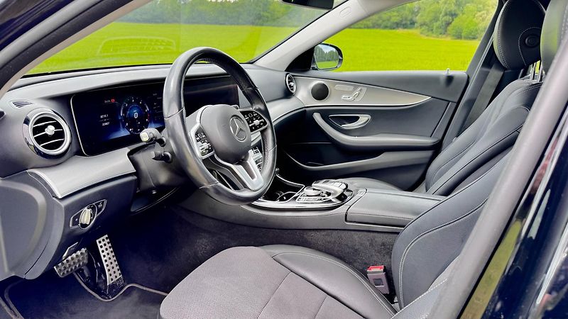 Mercedes-Benz Třídy E (2019) pravidelný servis, hezký stav - fotka 12 z 20