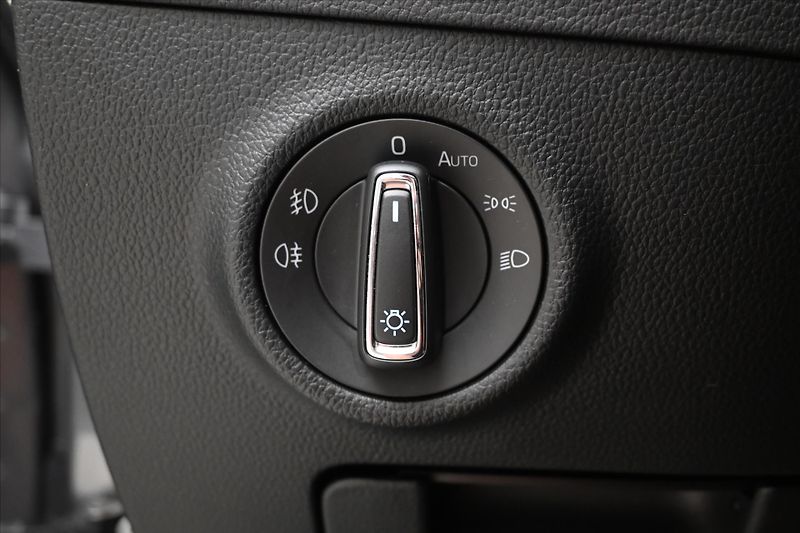 Škoda Superb 2,0 TDI 110 kW DSG STYLE Záruk - fotka 26 z 30
