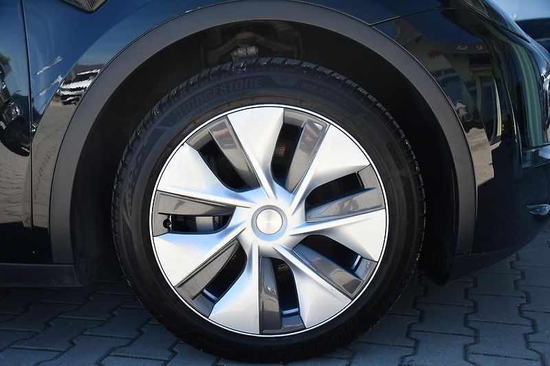 Tesla Model Y LONG RANGE DUAL MOTOR  - fotka 40 z 46
