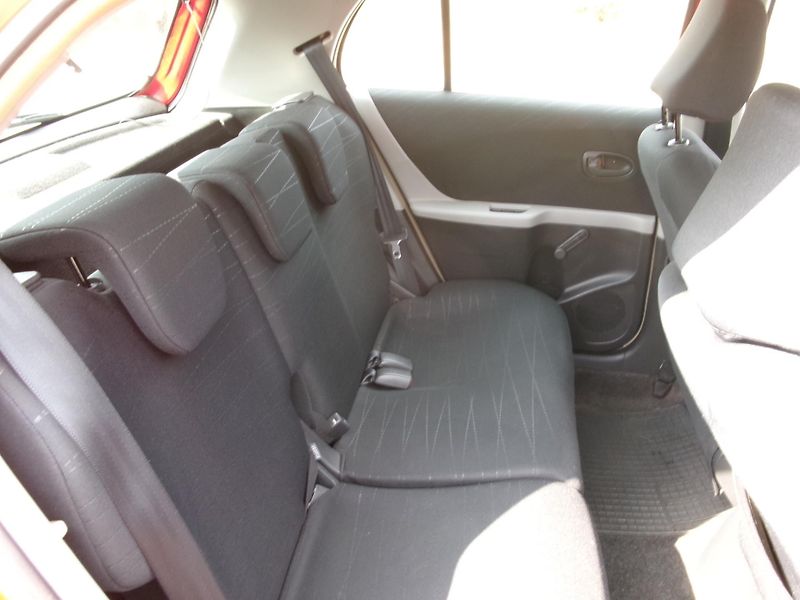 Toyota Yaris (2006) 1,0 VTT-i KLIMA - fotka 12 z 25