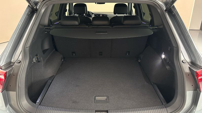 Volkswagen Tiguan Allspace 2.0 TDI DSG 4MOTION R-Line - fotka 17 z 30
