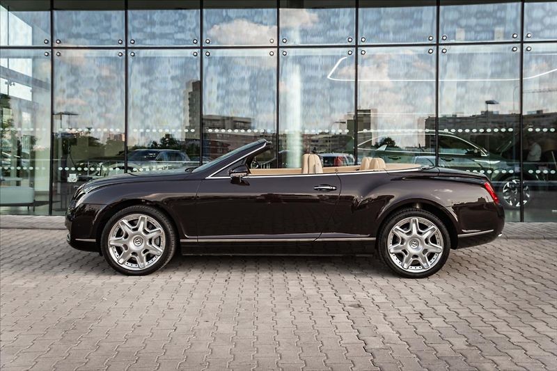 Bentley Continental GTC 6,0 W12 Mulliner 1.ČR DPH - fotka 10 z 32