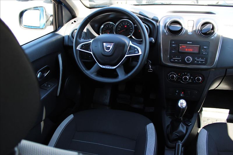 Dacia Sandero 0,9 STEPWAY KLIMA, SERVISKA - fotka 11 z 25