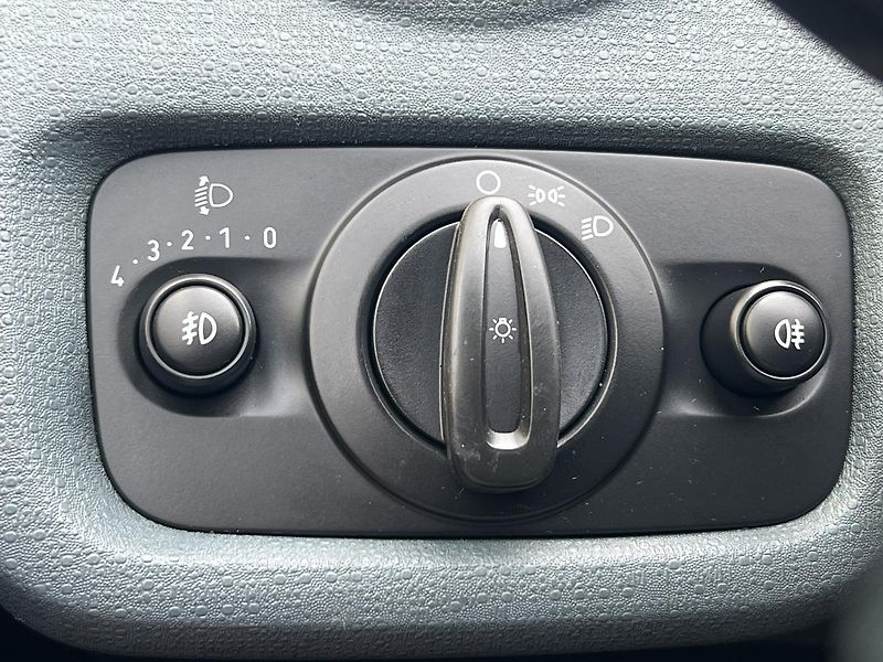 Ford Fiesta 1.25i  ZÁMEK Ř.P. PŮVOD ČR - fotka 11 z 37