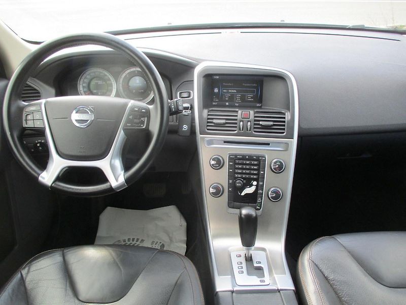 Volvo XC60 2.4 D5*AWD*NAVI*198 tkm*SUMMUM - fotka 16 z 56