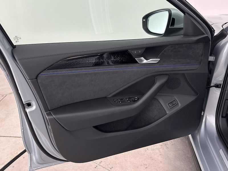 Volkswagen Passat (2025) R-Line People - fotka 13 z 31