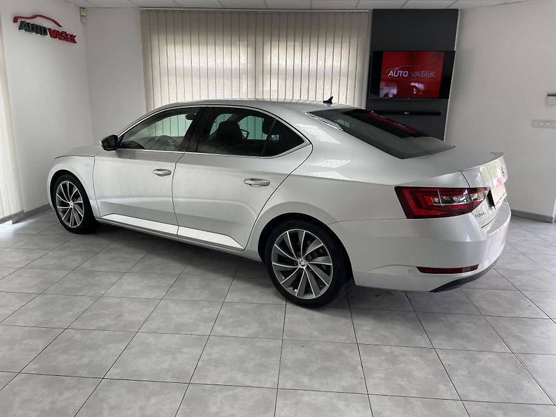 Škoda Superb 2.0 TDi 110 kw REZERVACE - fotka 8 z 33