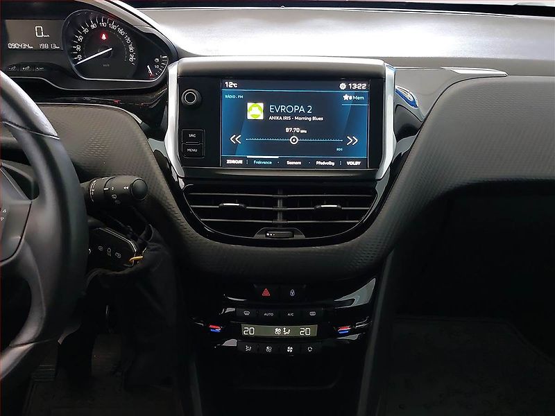 Peugeot 2008 (2019) 1.5 BlueHDi, ČR,1.maj - fotka 9 z 14