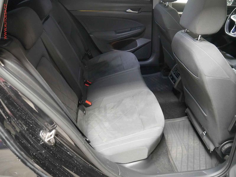 Volkswagen Golf (2020) 2.0 TDi, ČR, Life - fotka 11 z 23
