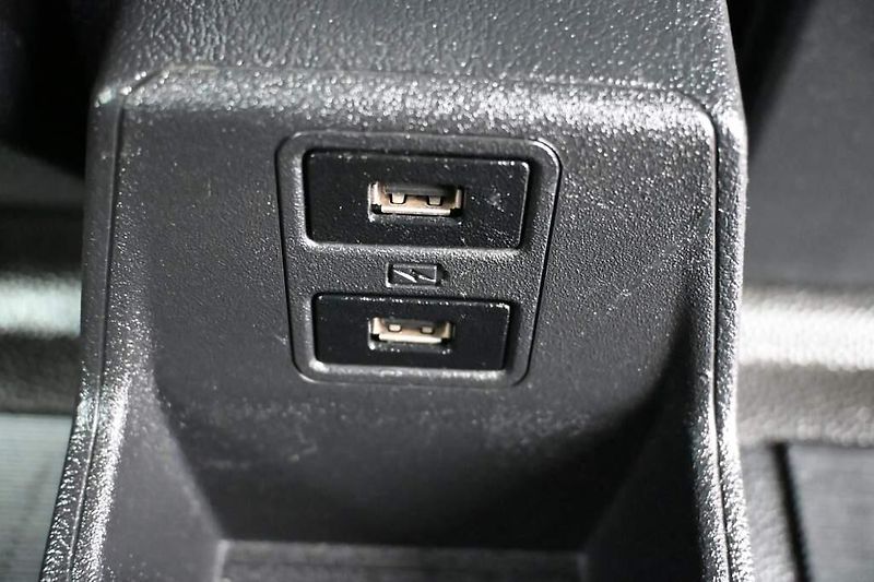 Ford Transit Custom (2020) 2.0 320 L2H1 9 Míst Klima ACC - fotka 22 z 26