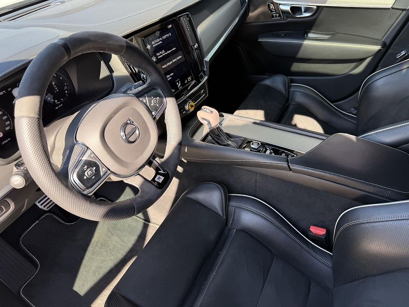 Volvo S90 (2020) 228kW T6 AWD R-DESIGN HUD K360 - fotka 36 z 47