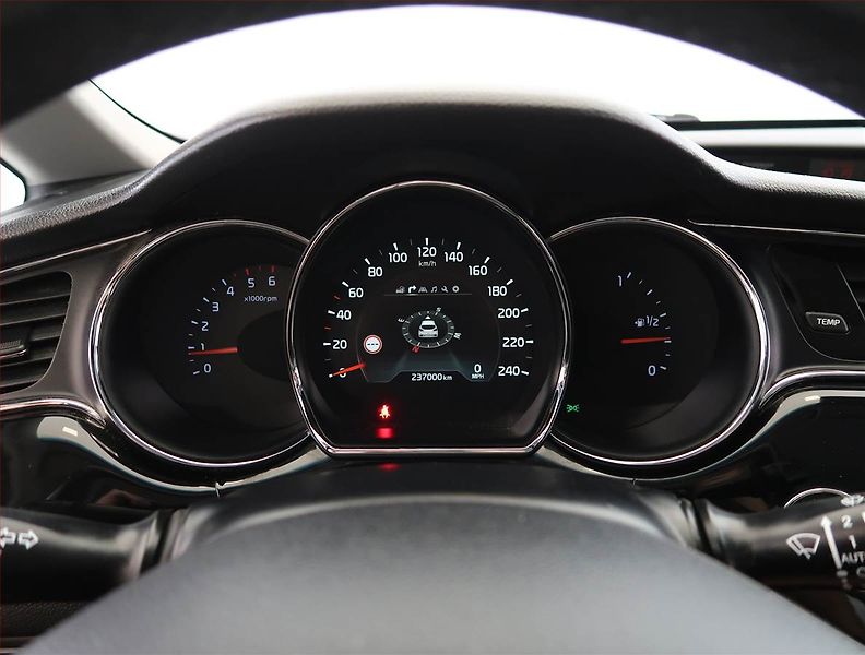 Kia Ceed (2015) 1.6 CRDi, Navi, Xenony - fotka 11 z 23