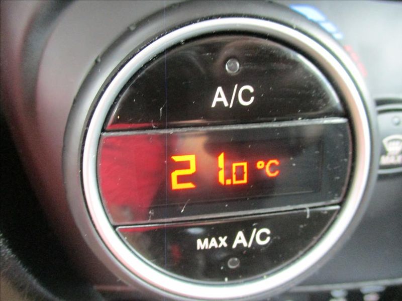 Fiat Tipo 1,4 i 16V, digiklima,Zamluven - fotka 24 z 40