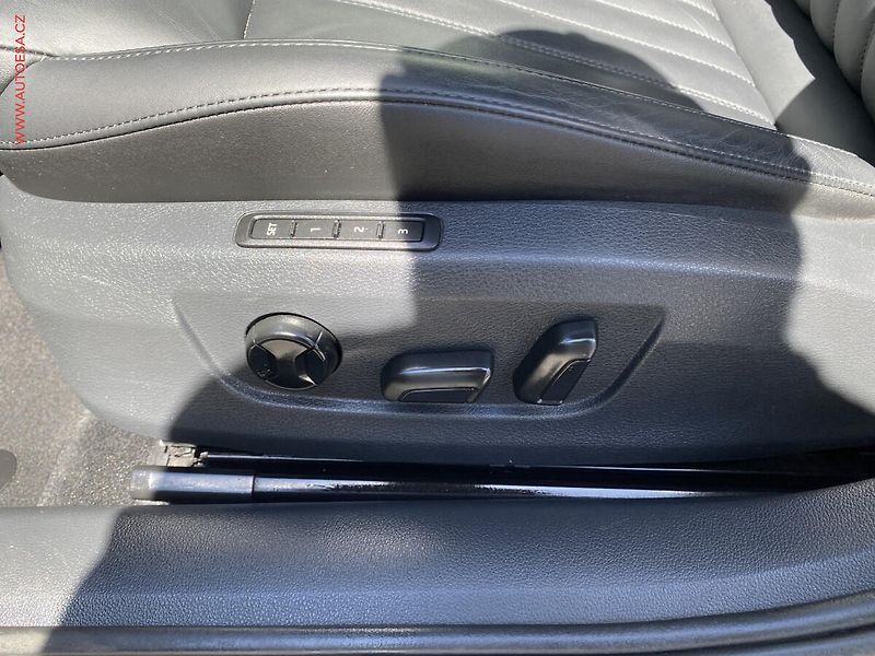 Škoda Superb (2019) 1.5 TSi, Style, bixen, navi - fotka 15 z 19