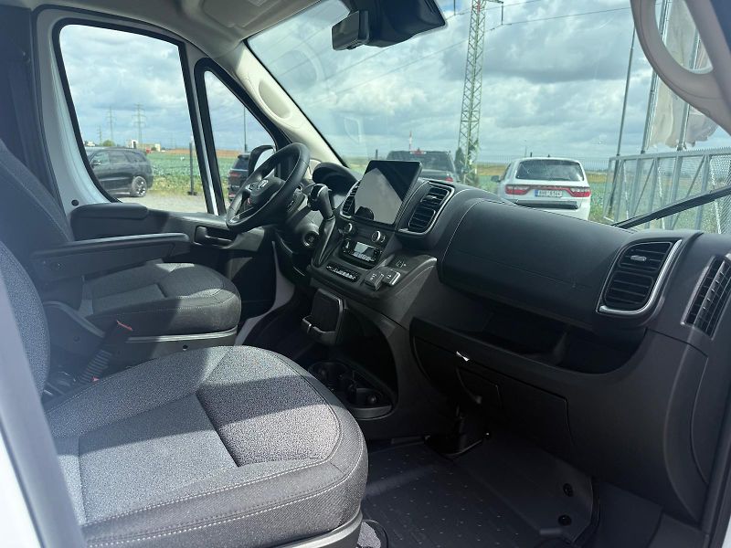RAM ProMaster (2025) 3500 SLT 3.6L V6 VVT High Roof - fotka 13 z 16