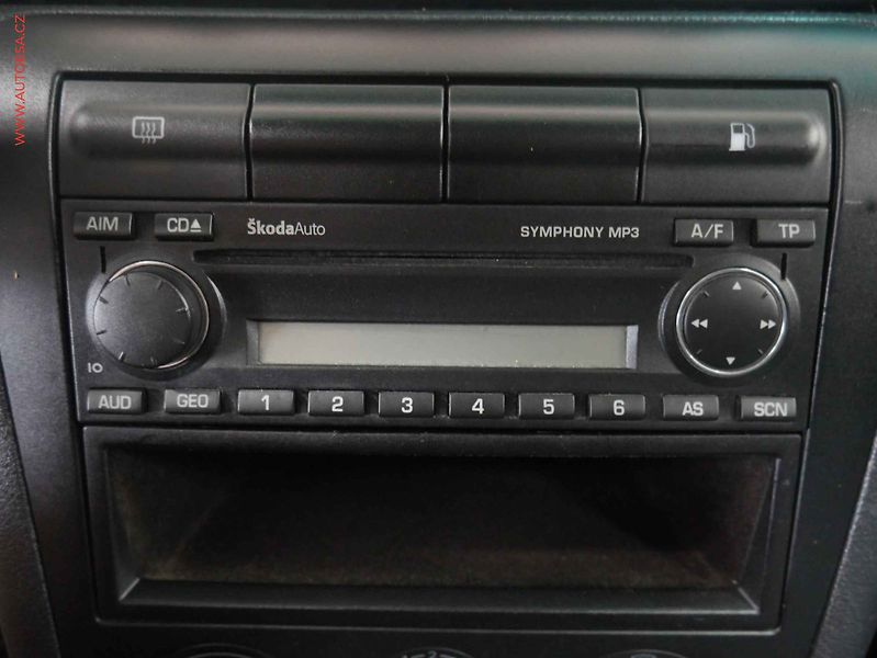 Škoda Octavia (2004) 1.6i, AC, park.asist - fotka 14 z 15