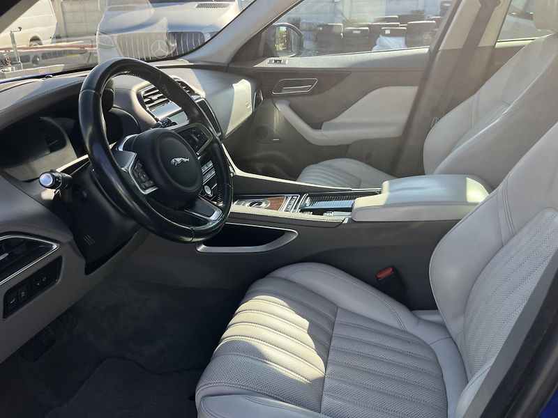 Jaguar F-Pace (2018) 2.0D 132kw AWD  - fotka 10 z 19