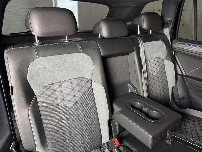 Volkswagen Tiguan Allspace 2,0 TDi  DSG 4x4 R-Line Matrix - fotka 14 z 45
