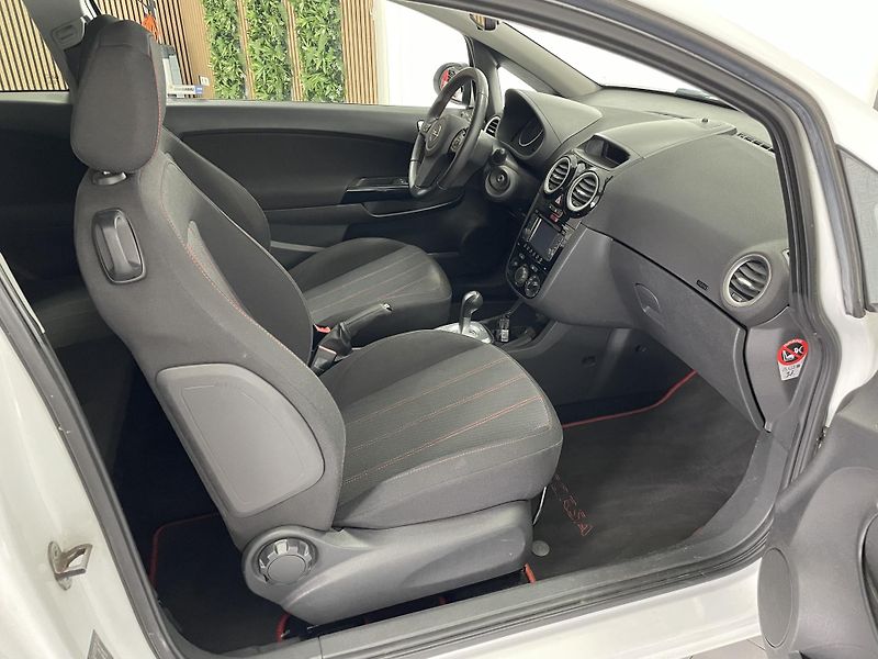 Opel Corsa 1.2 i AUTOMAT REZERVACE  - fotka 13 z 20