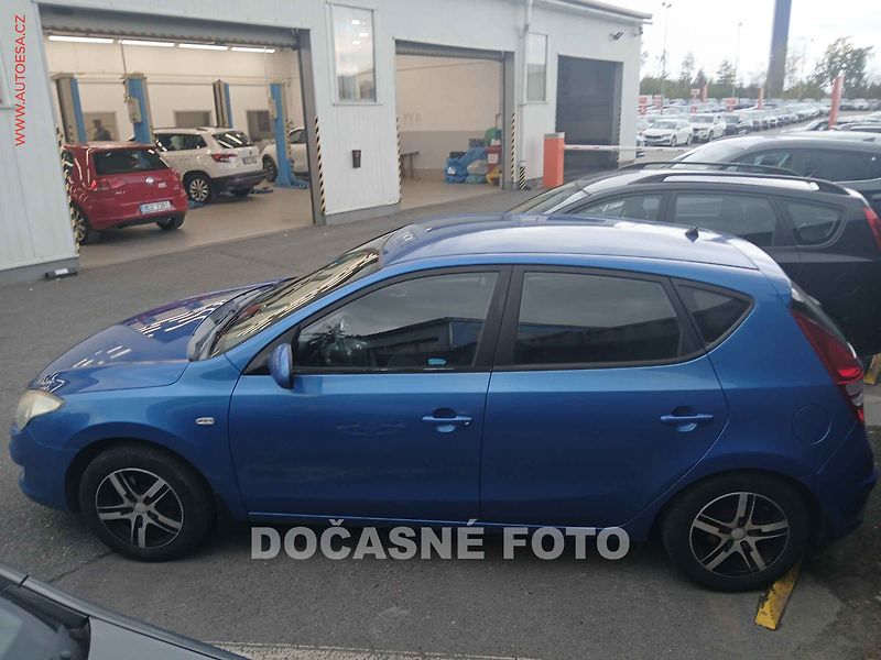 Hyundai i30 (2009) 1.4i - fotka 2 z 3