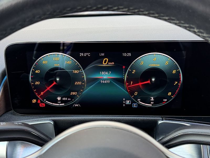 Mercedes-Benz GLB 200 - fotka 18 z 37