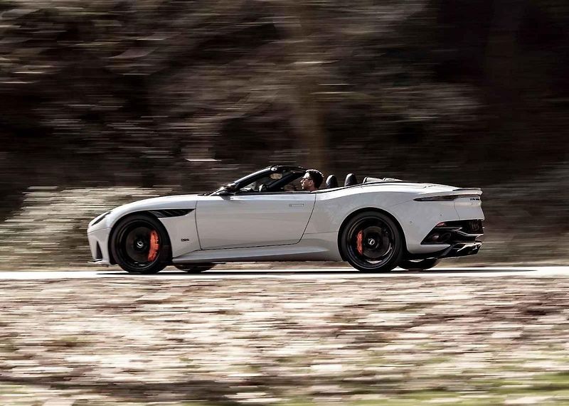 Aston Martin DBS Superleggera Volante