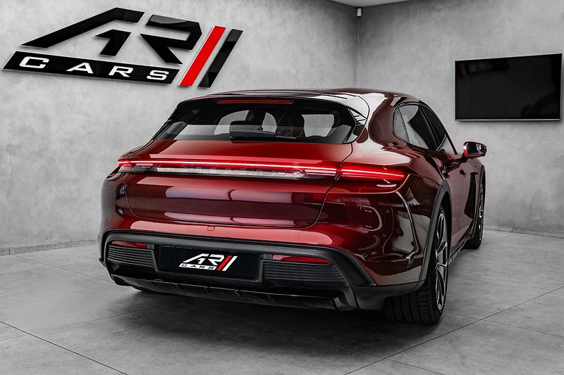 Porsche Taycan 4S Cross Turismo, cherry red - fotka 5 z 24