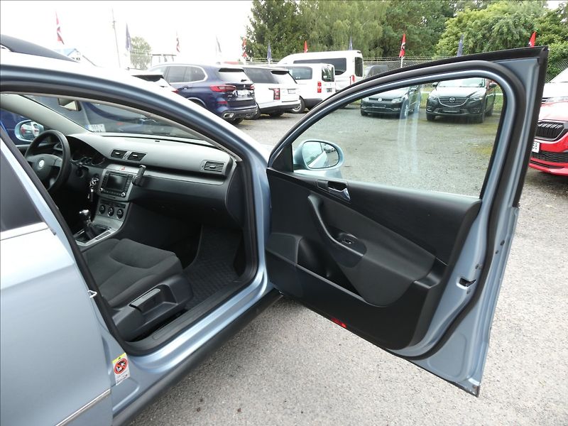 Volkswagen Passat 2,0 TDi 103kW Comfort,NAVI,TZ - fotka 18 z 38