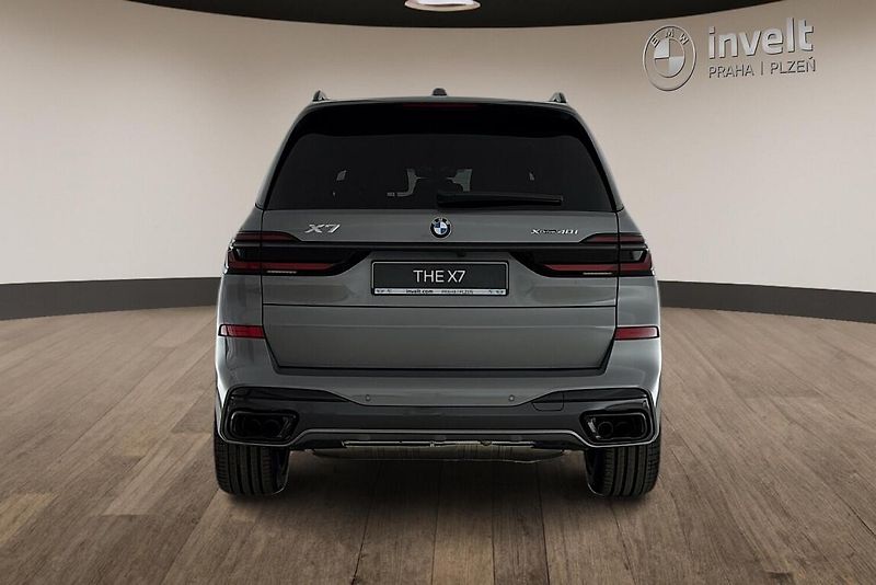 BMW X7 xDrive40i - fotka 4 z 30