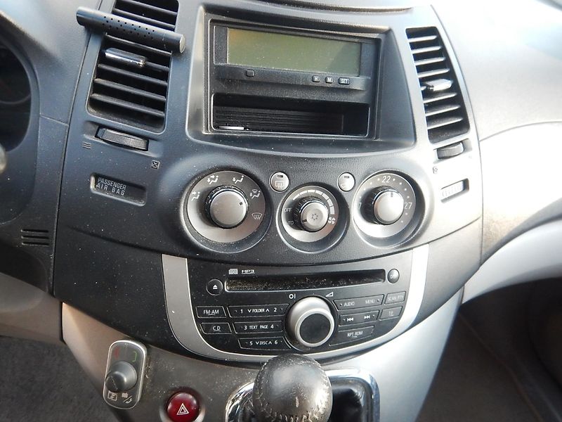Mitsubishi Grandis 2.0 DI-D, KLIMA, 7 MÍST - fotka 22 z 26