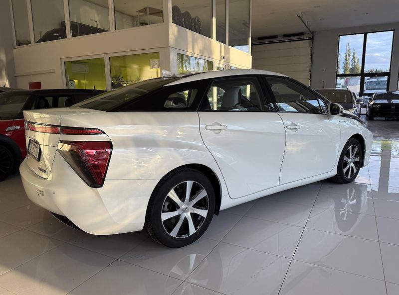 Toyota Mirai (2017) - fotka 4 z 23