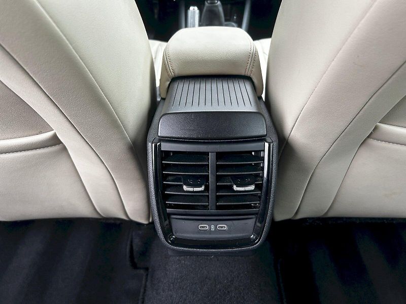 Škoda Kamiq (2021) 1.0 TSI 66kW Plyn (CNG) MP6 St - fotka 27 z 32