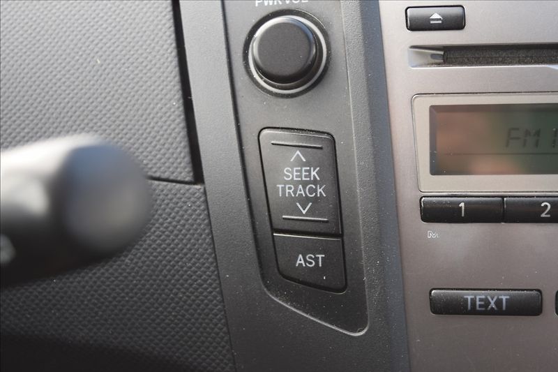 Toyota Yaris 1,0 i 51KW ZAD. PARK. SENZORY - fotka 27 z 40