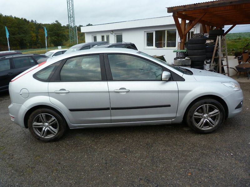 Ford Focus 1.6 16v - fotka 4 z 18