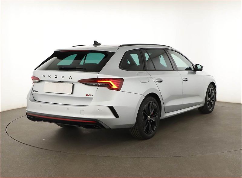 Škoda Octavia (2024) RS 2.0 TSI, RS, Matrix FullLed - fotka 5 z 22