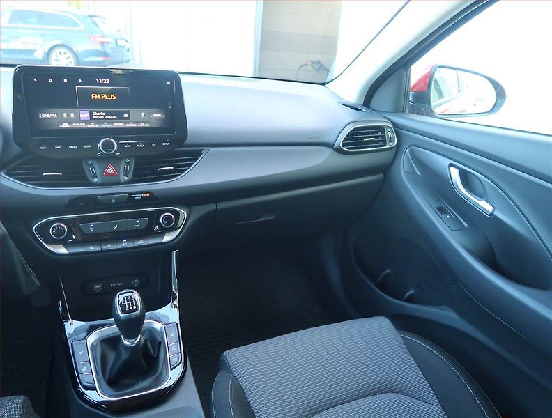 Hyundai i30 (2025) 1.0 T-GDI - fotka 8 z 16