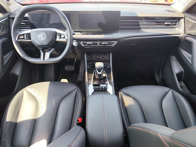 MG HS 1.5 T/125kW Exclusive DCT - fotka 13 z 33