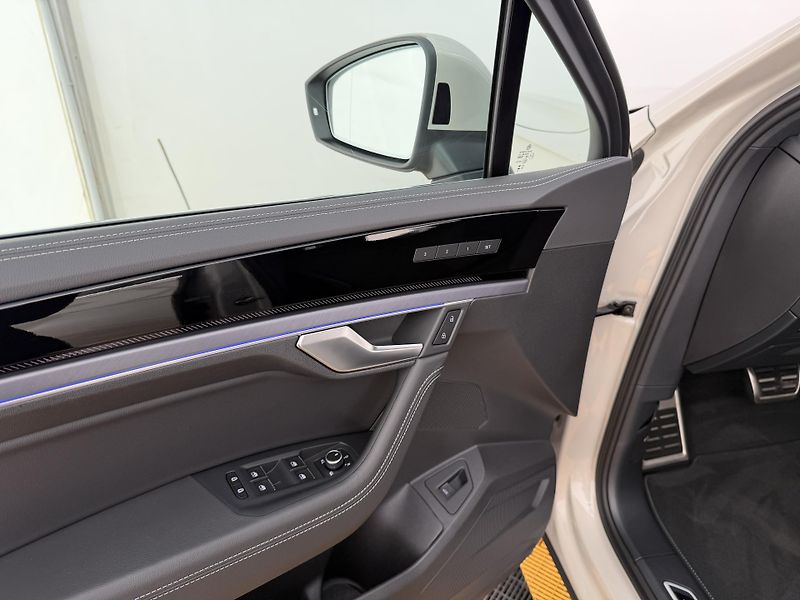 Volkswagen Touareg 3.0Tdi*210kw*1-MAJ*DPH*R-Line* - fotka 10 z 50
